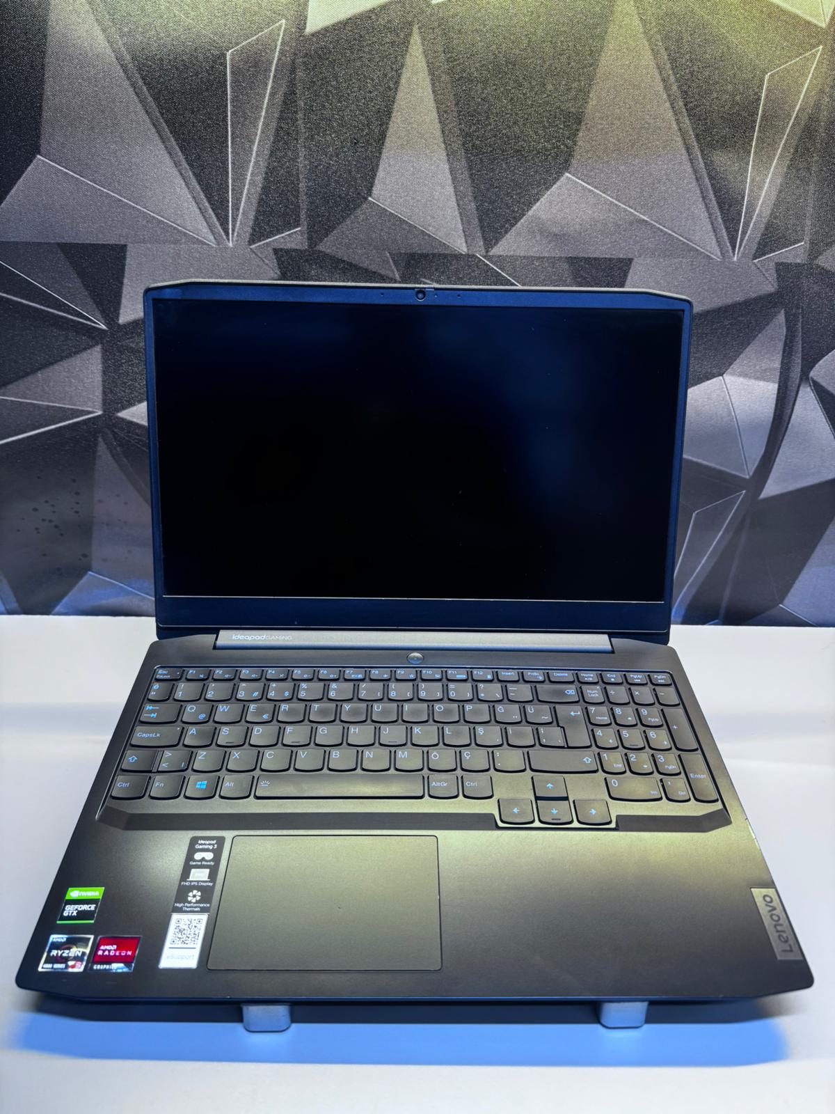 Lenovo Gaming - Ryzen 5 4800H/16 GB/GTX 1650/512 GB SSD/15.6