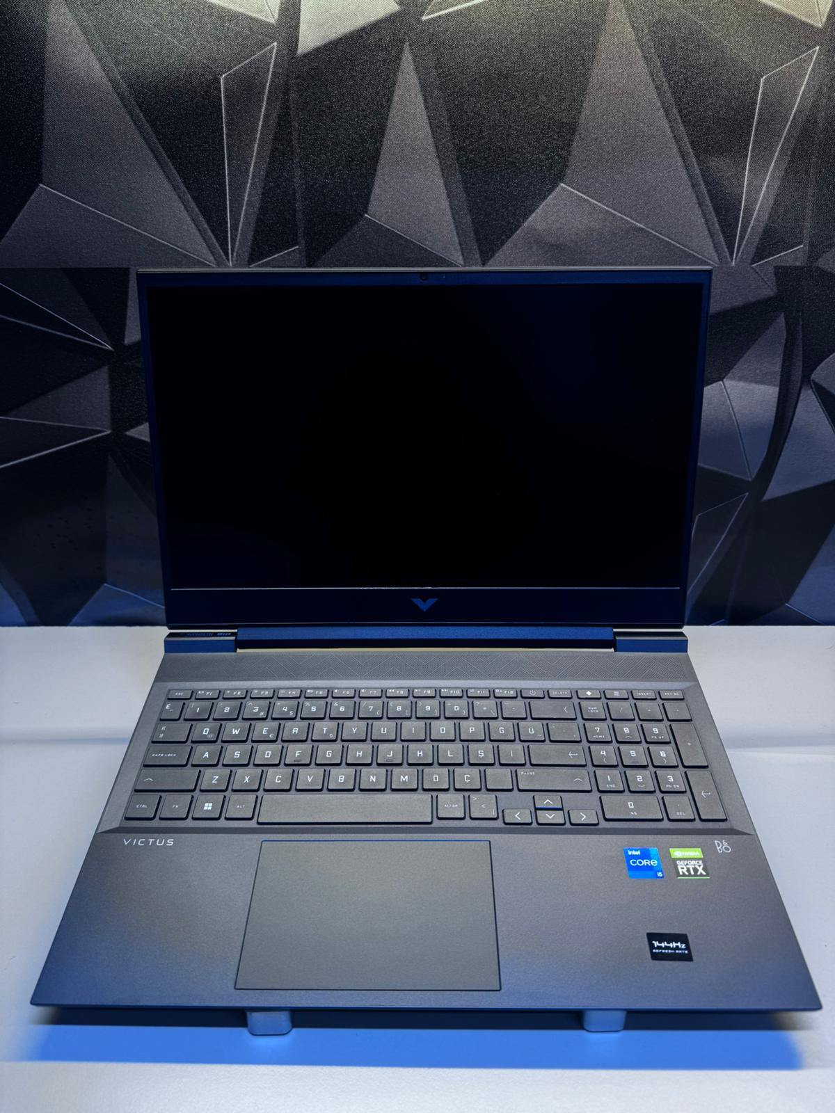 HP VICTUS GAMİNG İ5-12.Nesil/RTX 3050Tİ/16 GB/512GB/15.6