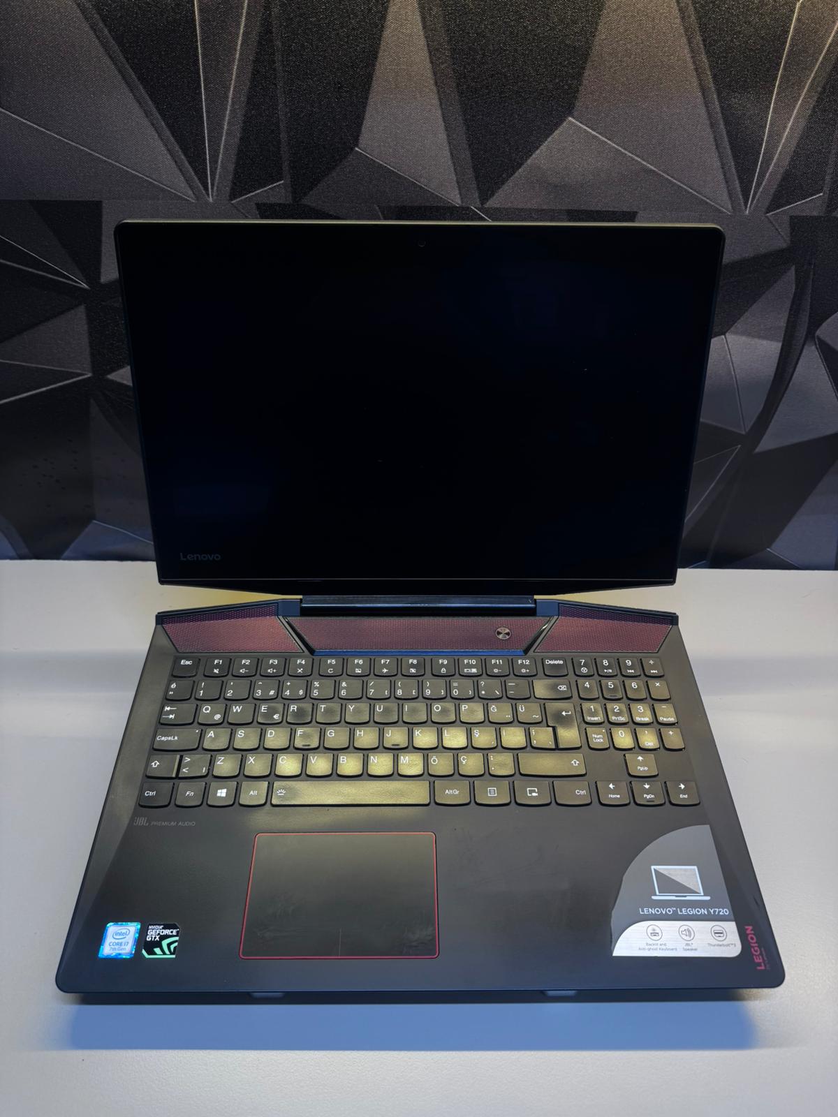 LENOVO LEGİON  İ7-7.Nesil/GTX 1060 6GB/16 GB/256GB/15.6