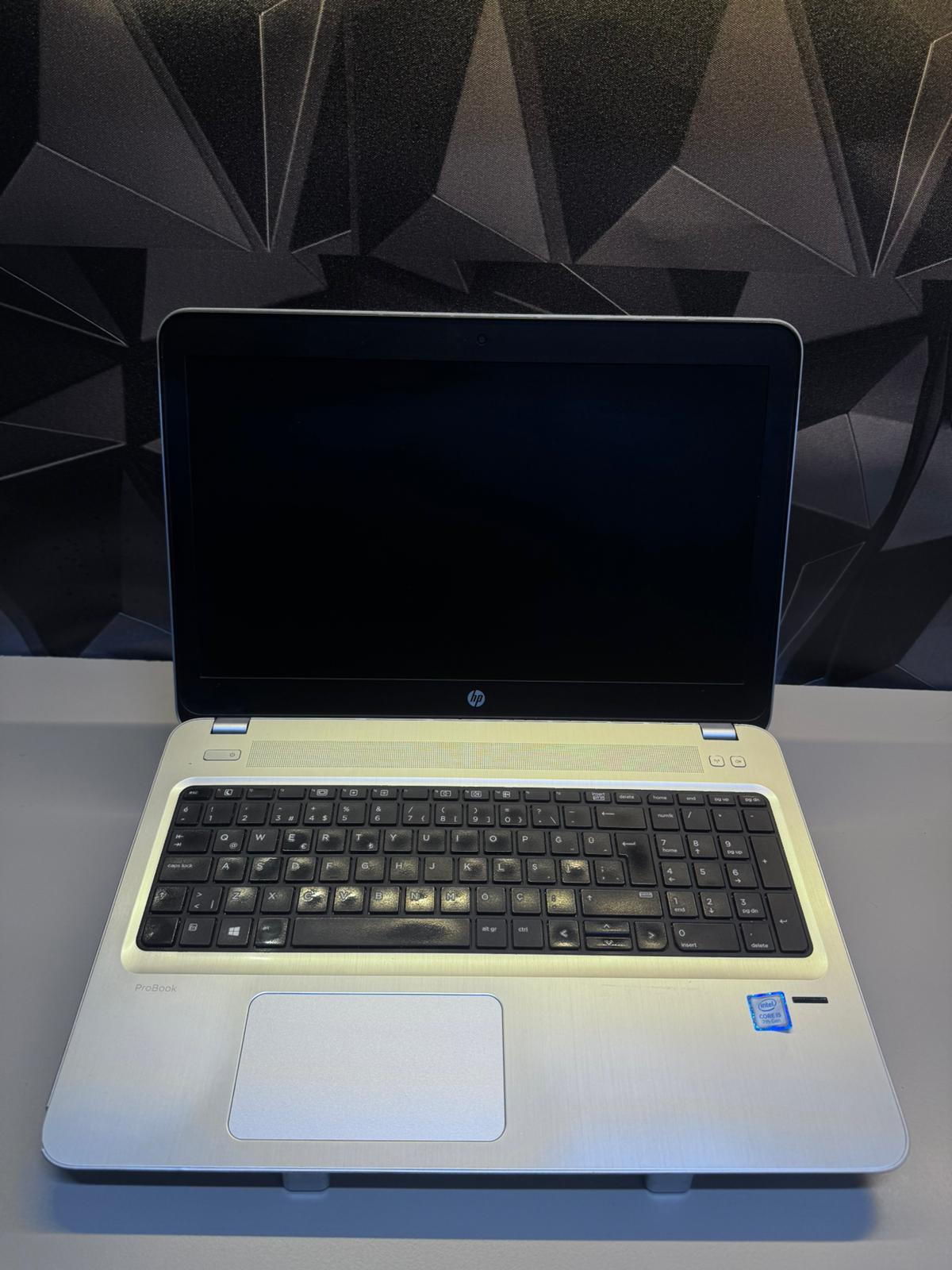 HP PROBOOK İ5-7.Nesil/8GB/256/Intel Hd Graphics/15.6