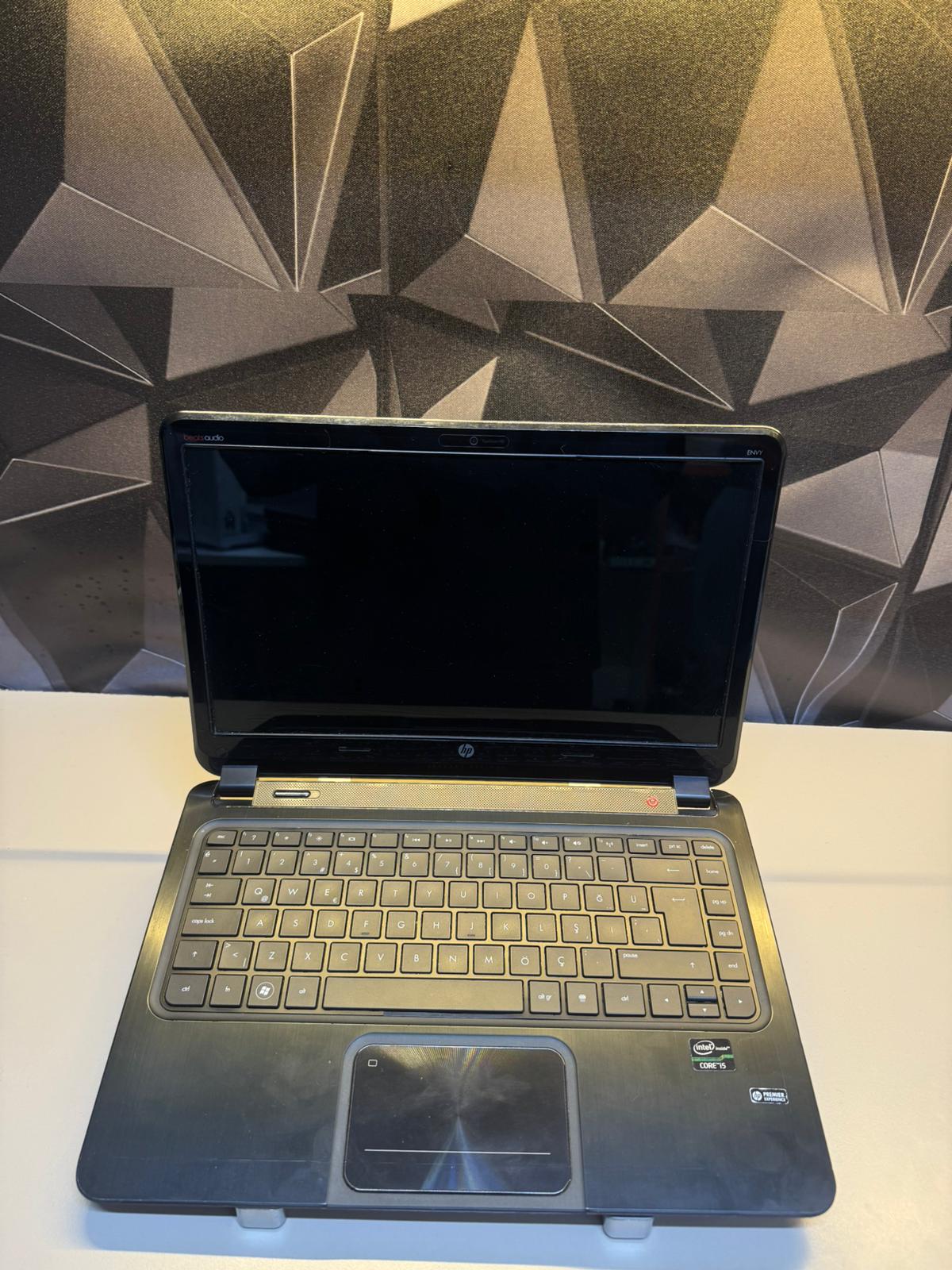 HP PAVİLİON İ5 3.NESİL/8GB/240 GB SSD/Intel Hd Graphics/14