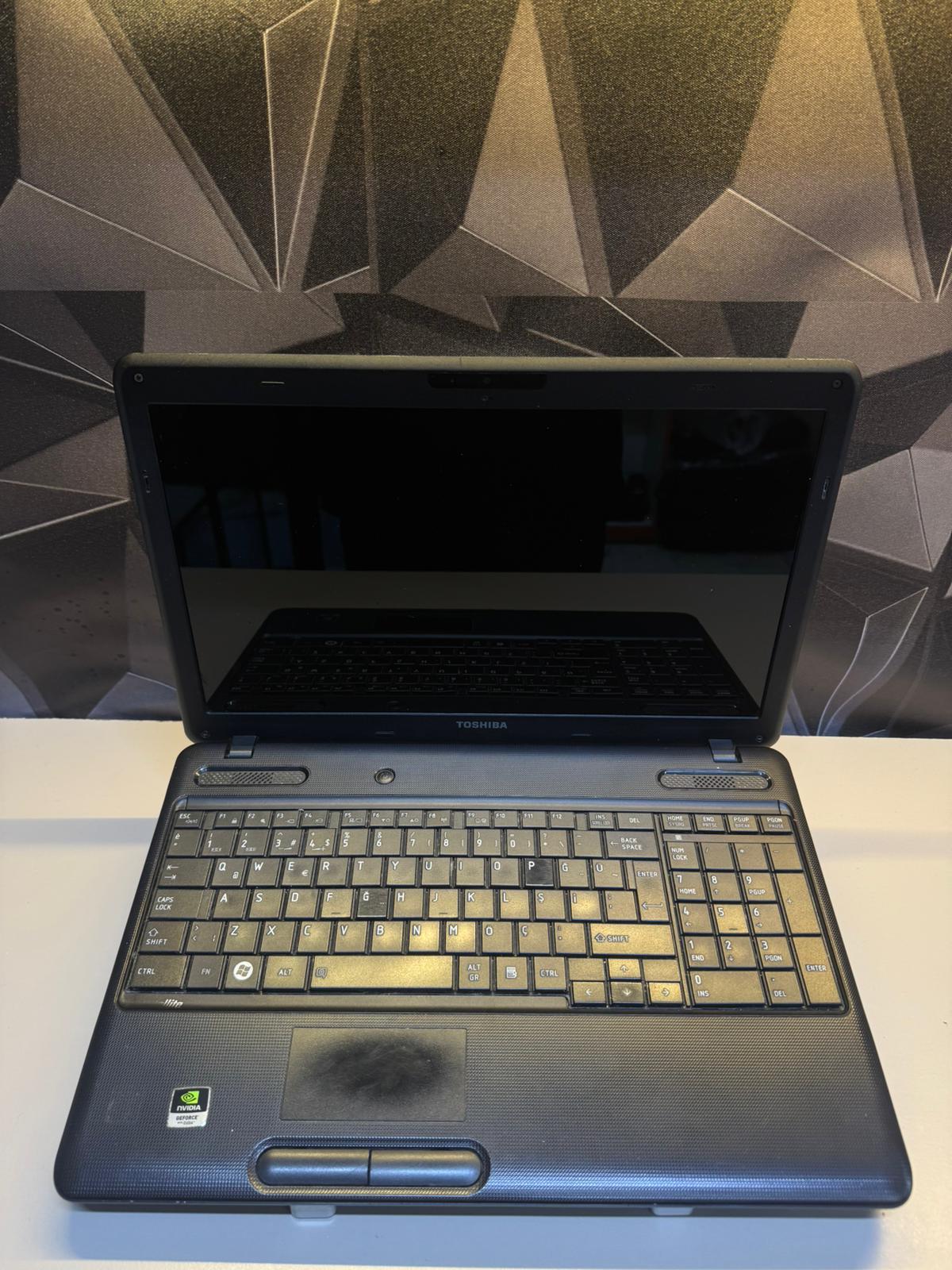 TOSHIBA İ3 2.NESİL/4GB/120 GB SSD/NVIDIA 1 GB EKRAN KARTI/15.6